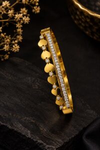 Womens Studed Hearts Anti Tarnish Bracelet - The Extra